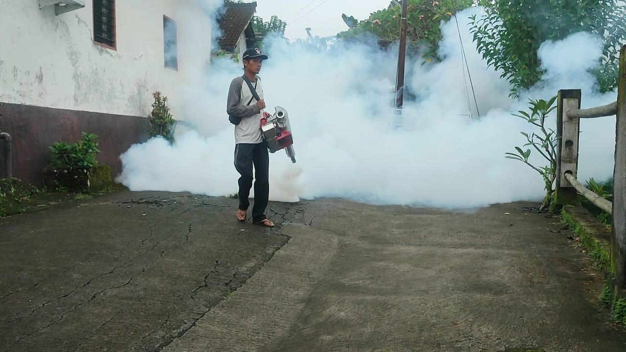 Penanggulangan Demam Berdarah di Desa Pandak Bandung: Upaya Masyarakat Menuju Lingkungan Sehat